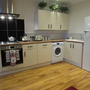 Apartment 6 - Classy, Luxury One Bedroom Ground Floor Steps From Town Station & Theatre, Darlington (Durham)